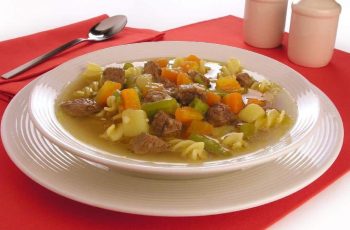 Sopa de legumes e macarrão: perfeita para iniciantes