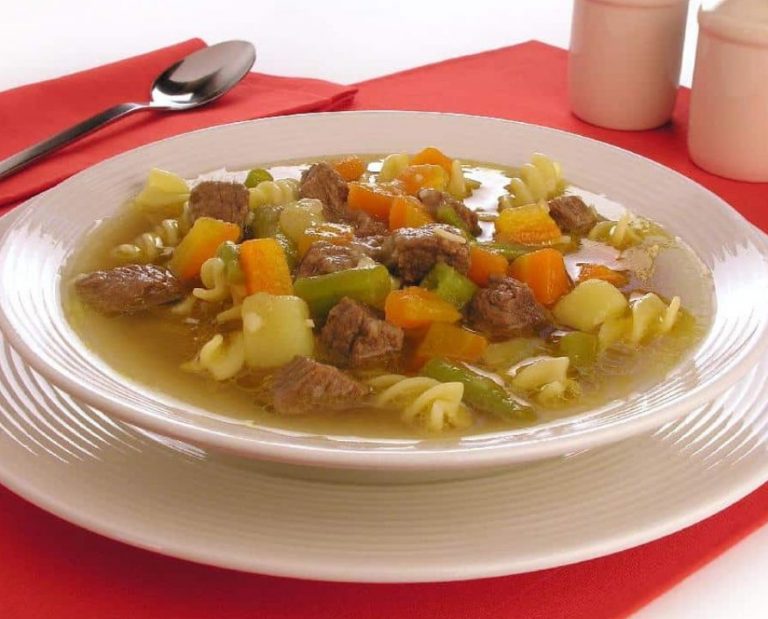 Sopa de legumes e macarrão: perfeita para iniciantes