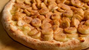 Pizza de banana e canela