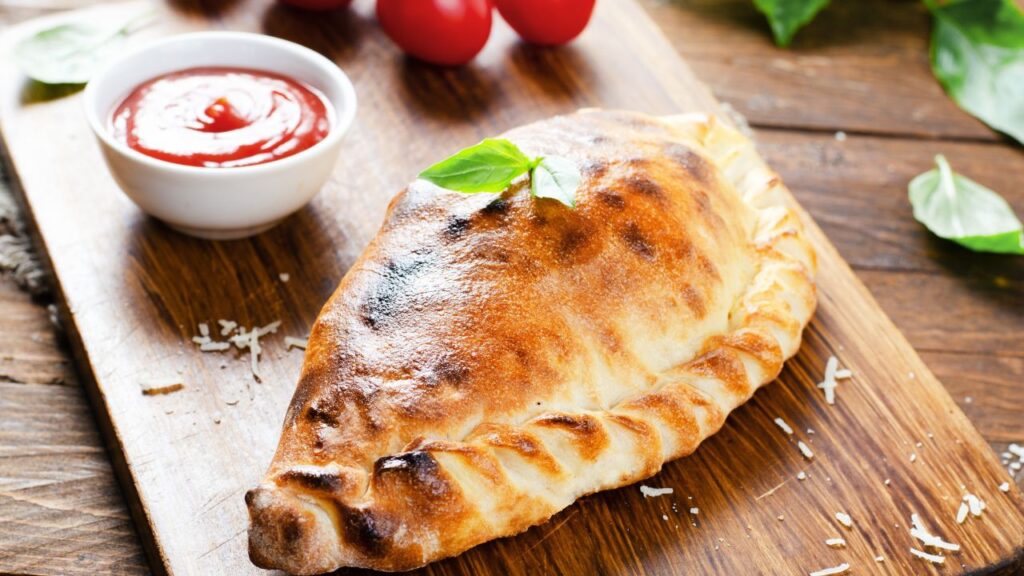 Calzone de calabresa com catupiry