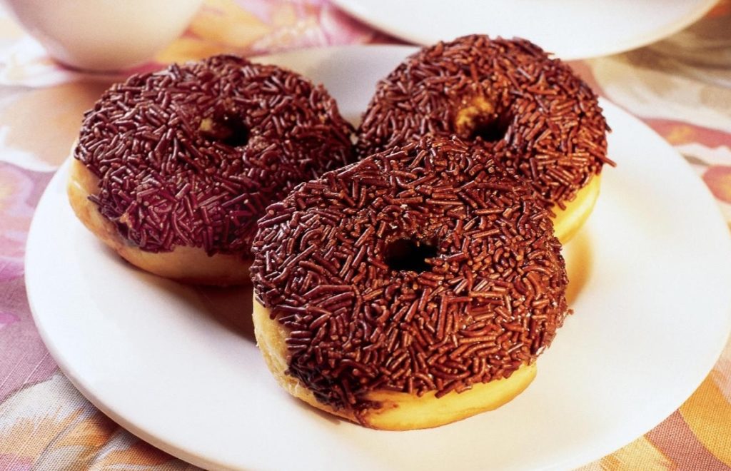 Dia do Donut: celebre a data com essa deliciosa receita sabor brigadeiro