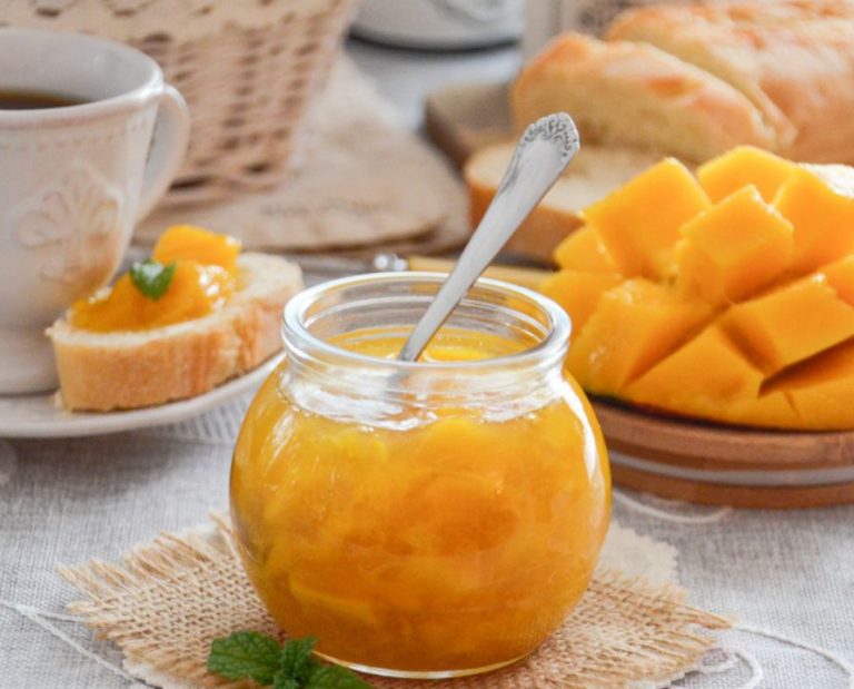 Aprenda a fazer uma geleia de morango caseira para o seu café da manhã