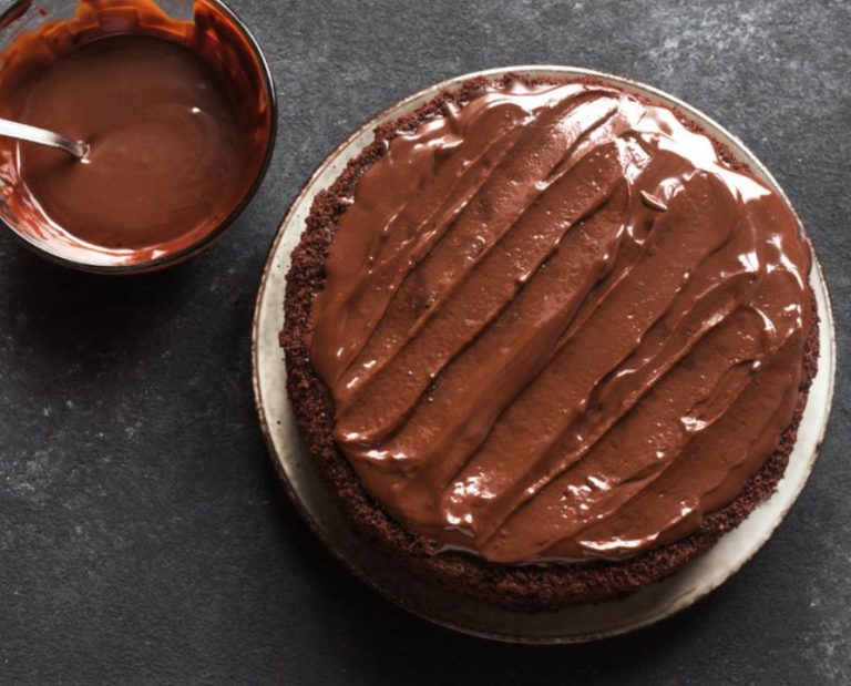 Aprenda a fazer esta receita de ganache de chocolate
