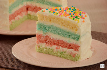 bolo arco-íris de gelatina - crianças de férias