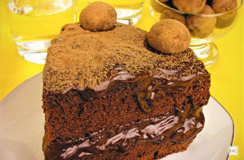 Receitas de bolo de chocolate recheado irresistíveis
