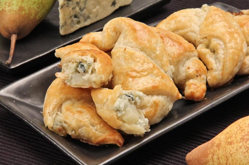 Croissant de pera com gorgonzola