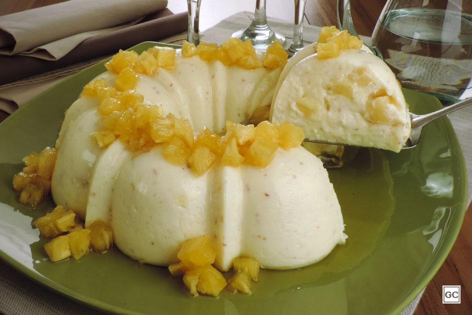 Manjar de coco com abacaxi