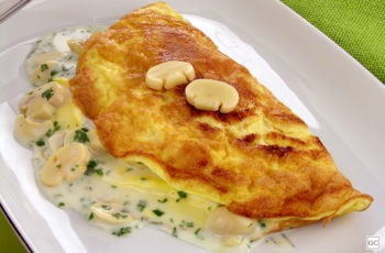 A omelete cremosa para uma refeição rápida e cheia de sabor