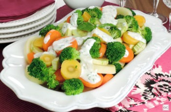 Salada de legumes com molho especial