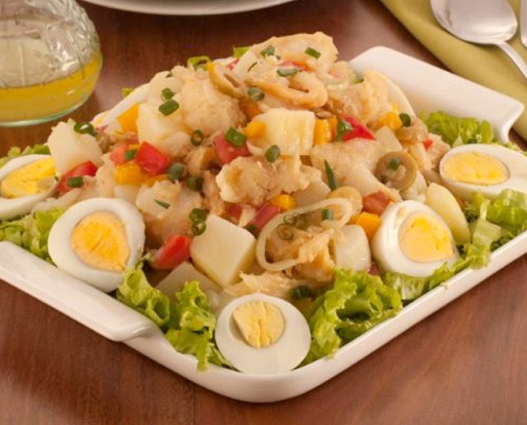 receitas de salada - Salada de bacalhau e ovos
