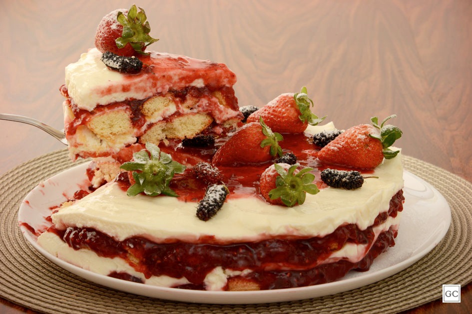 Torta-pavê de frutas vermelhas