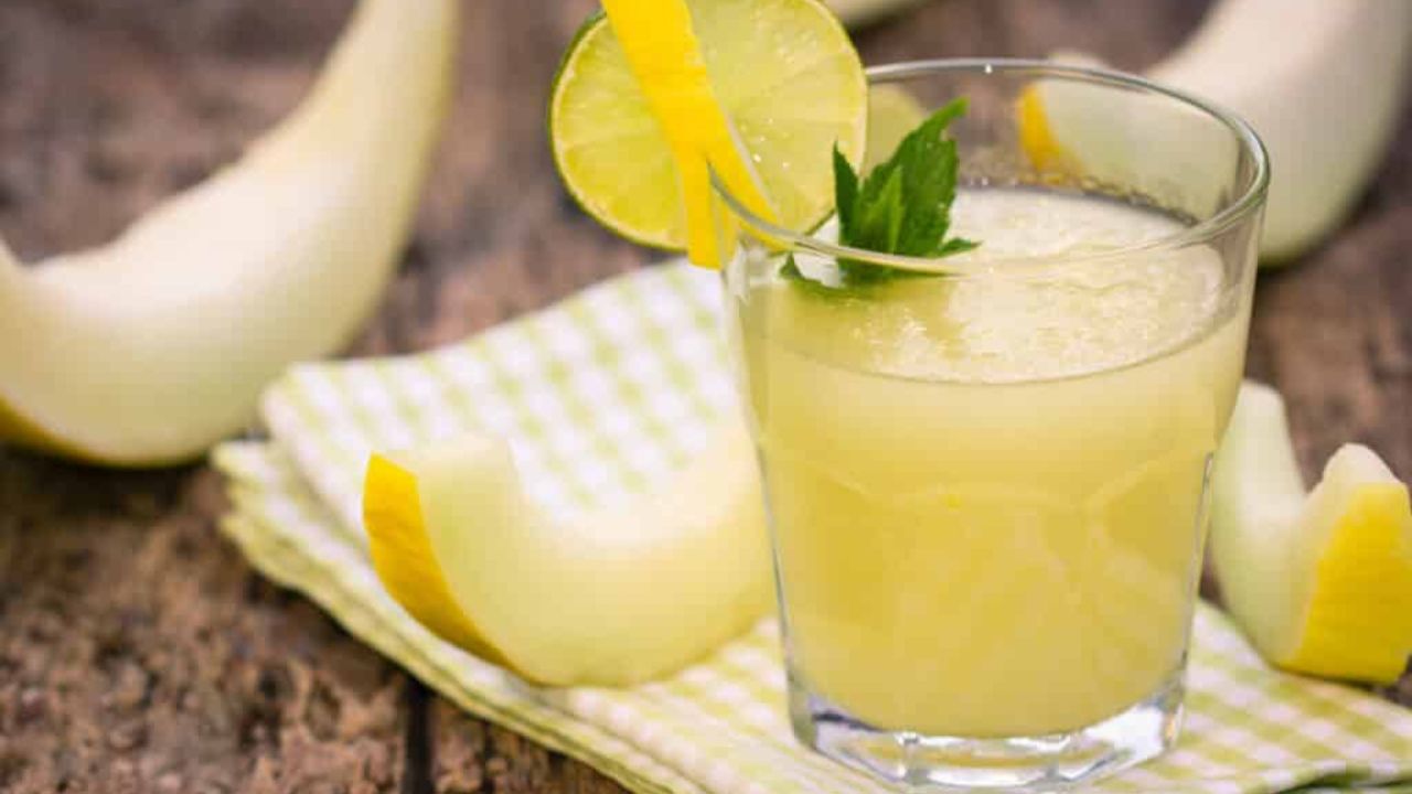 Suco de couve, melão e limão