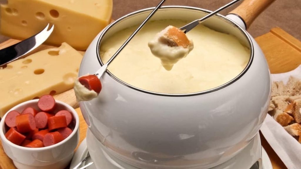 Fondue de dois queijos | As 9 melhores receitas doces e salgadas de inverno