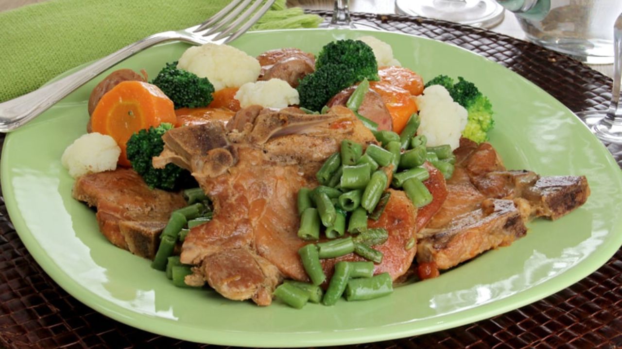 Bisteca de porco com legumes