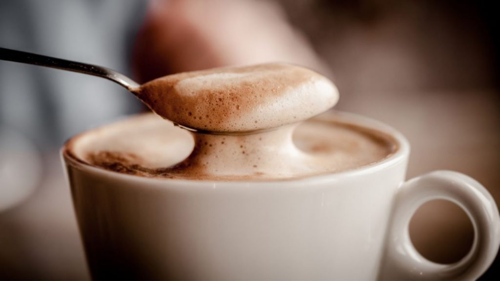 Cappuccino caseiro fácil é a melhor receita para o café da manhã de Dia das Mães
