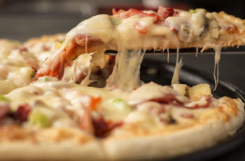 Pizza no tabuleiro e na frigideira: receitas fáceis e rápidas de preparar!