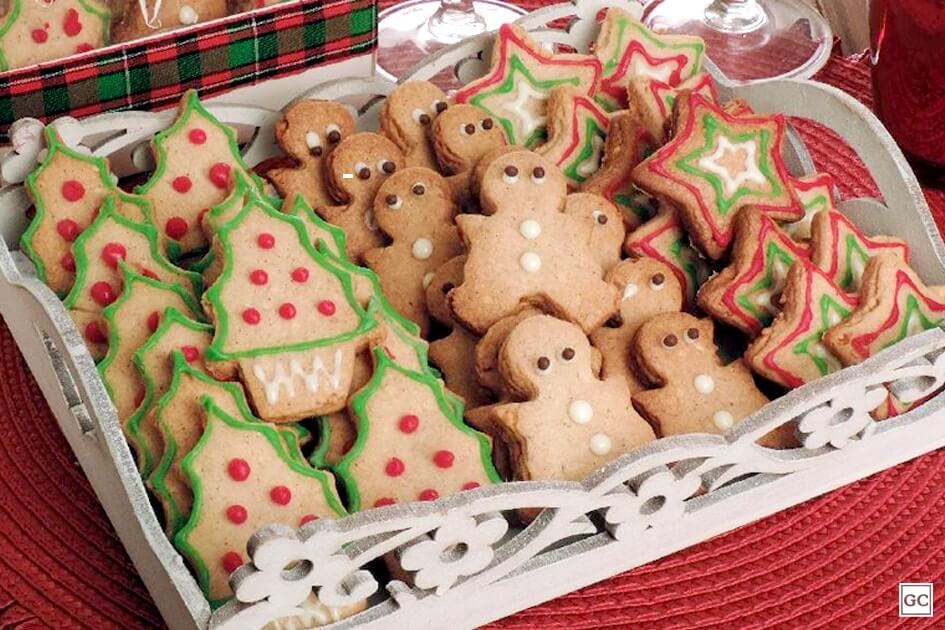 Biscoitos de amêndoa decorados para o Natal