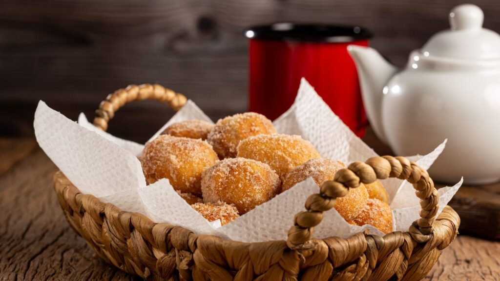 Bolinho de chuva com chocolate e banana