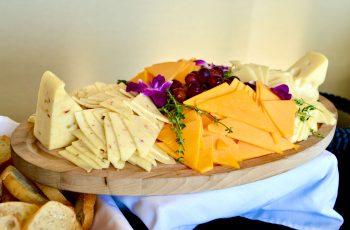 Veja o jeito certo de escolher cada queijo
