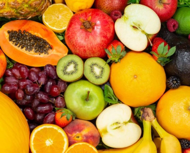 Variedade de frutas coloridas