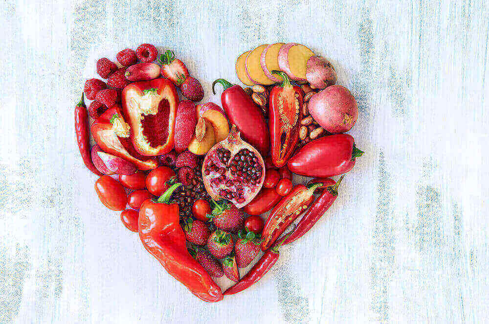 Alimentos vermelhos em formato de coração