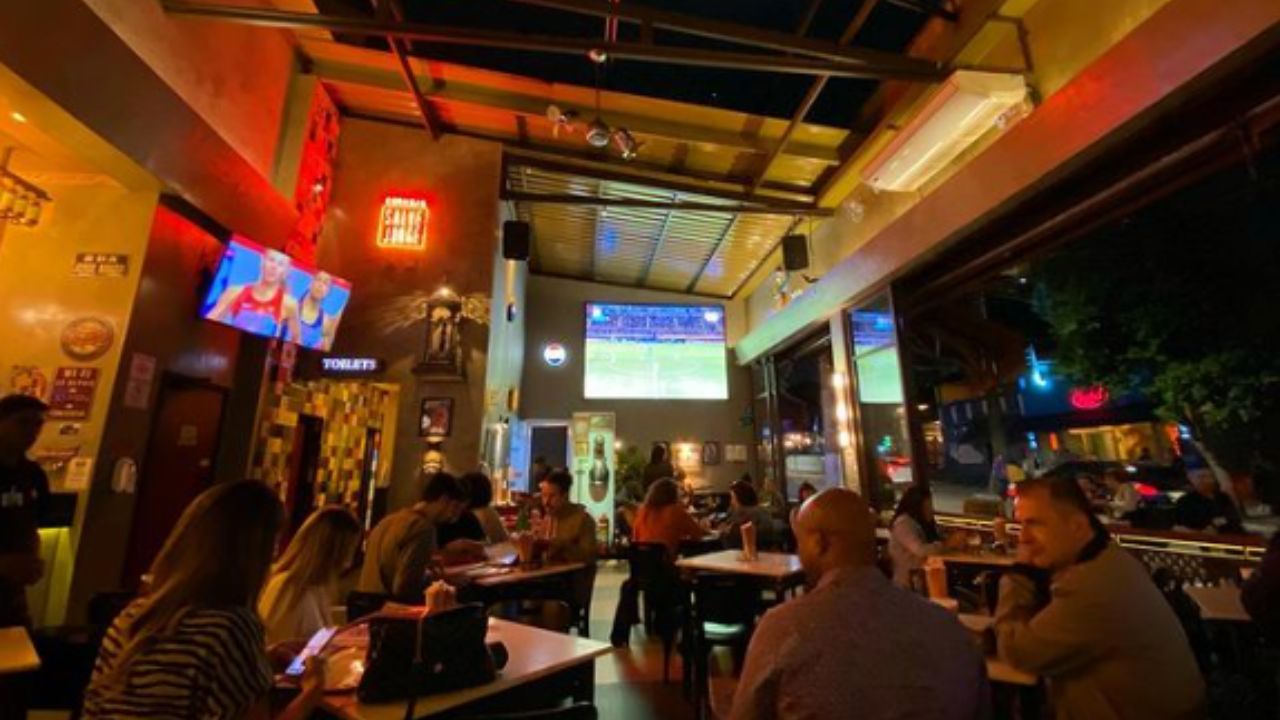 Para quem curte o centro paulistano, o Bar Salve Jorge 