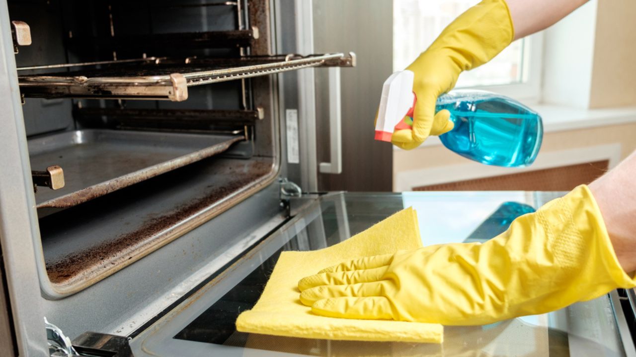Aprenda a limpar seu fogão do jeito certo