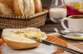 Veja como incluir o pão francês no café da manhã mesmo estando de dieta