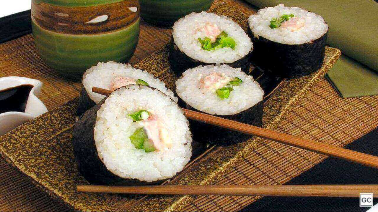Sushi de salmão para fazer em casa