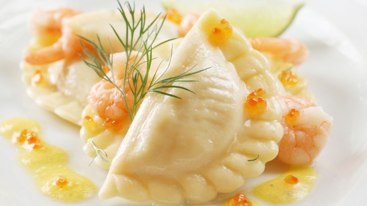 Capeletti de queijo com molho de camarão