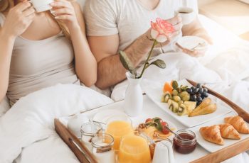Surpreenda a pessoa amada com um delicioso café da manhã romântico