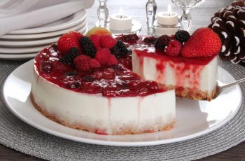 Cheesecake com nozes e frutas vermelhas