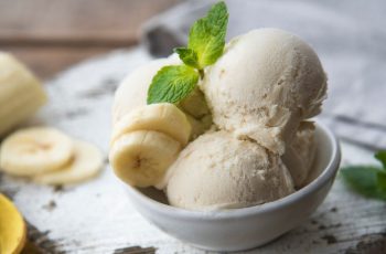 Aprenda como fazer sorvete com 1 ingrediente para nunca mais desperdiçar frutas