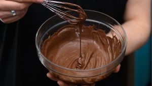 Aprenda como derreter chocolate do jeito masi fácil de todos