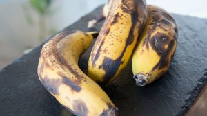 Saiba se comer banana madura faz mal?